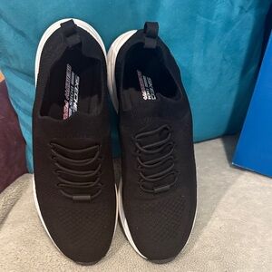 Skechers women’s   Black Knit Sneakers Bobs slip-ins . Size 10 Navy